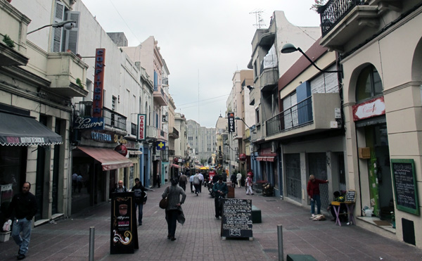 montevideu-perez-castellano