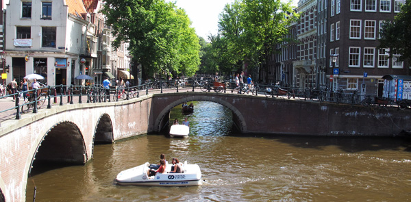 amsterda-canal-pedalinho