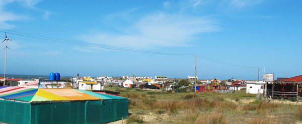 cabo-polonio-casas-colorida-vista