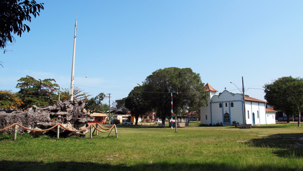 itaunas-praca-igreja-destaque