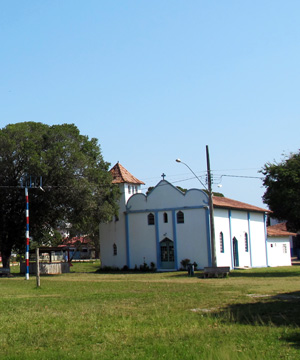 itaunas-praca-igreja