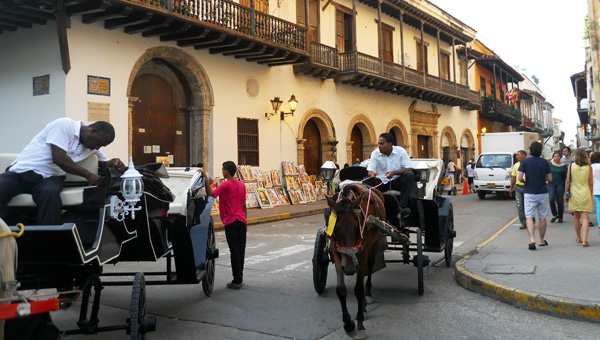 cartagena-carruagem-rua-galeria