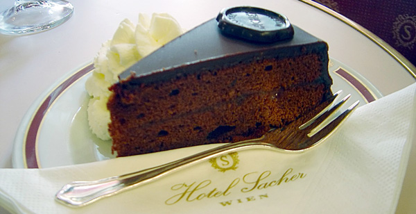 sachertorte-viena-cafe-hotel-sacher