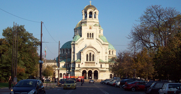 sofia-bulgaria-catedral-e-rua