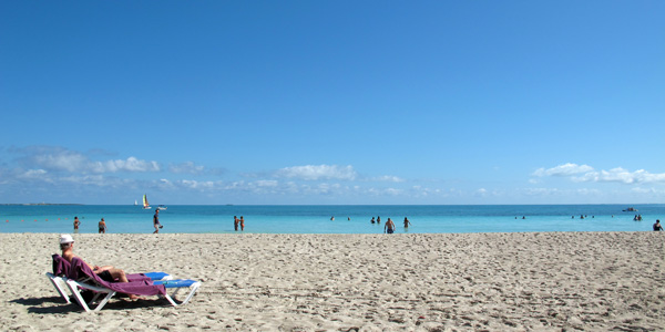 cuba-varadero-praia-cadeira